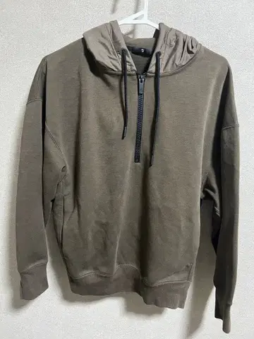 UNIQLO +J 콜라보 드라이 맨투맨 하프 지퍼 후드티