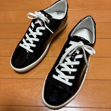 ECCO 블랙 패턴트 레더 스니커즈 39