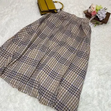 택 포함 새상품 쿠튀르 브로치 체크 무늬 플레어 롱 스커트 M