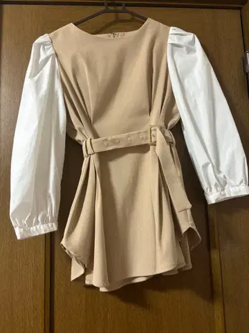 허리 벨트 부착 블라우스