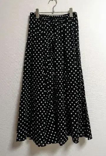 슬로브 이에나 로운 도트 개더 롱 스커트 블랙