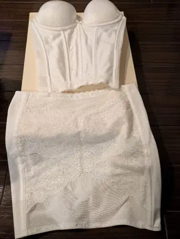 화이트 코르셋과 스커트 세트 S