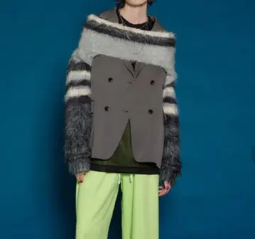 [ 새상품급 ] MAISON SPECIAL 멀티 보더 샤기 오프숄더 탑