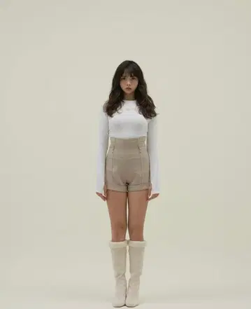 Mary 로고 탑스 화이트 AM1137