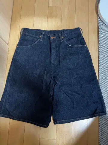 Wrangler 다크 데님 숏팬츠