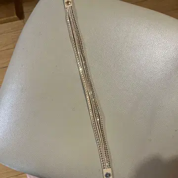 스톤 포함 그레이 팔찌. 스와로브스키