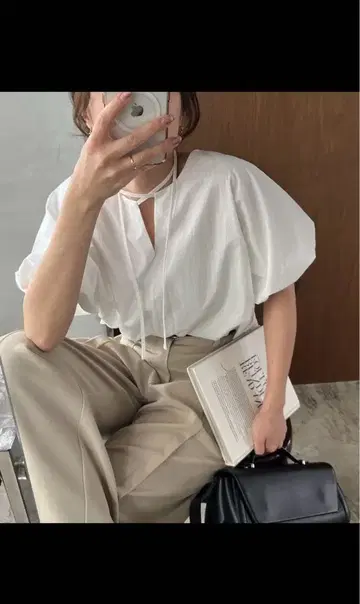 새상품 카프리 마쥬 화이트 블라우스