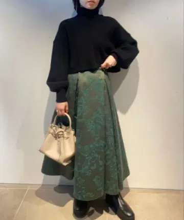 [ 새상품 택 포함 ] FRAY I.D 피그먼트 플라워 플레어 스커트