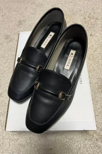 다이애나 블랙 가죽 로퍼 22.5cm