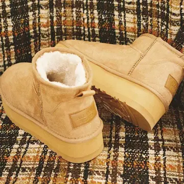 앨리슨 브라운 COZY MOOD MOUTON BOOTS 어그 부츠