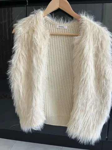 아이보리 퍼 니트 베스트