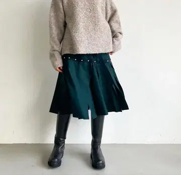 sacai 플리츠풍 비대칭 디자인 스커트