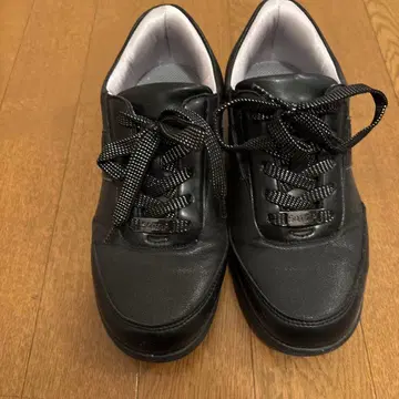 블랙 합성 피혁 스니커즈