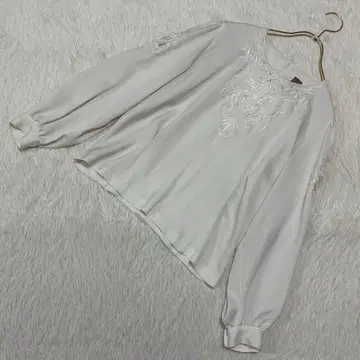 Feminine 자수 블라우스 화이트 프리 오샤레