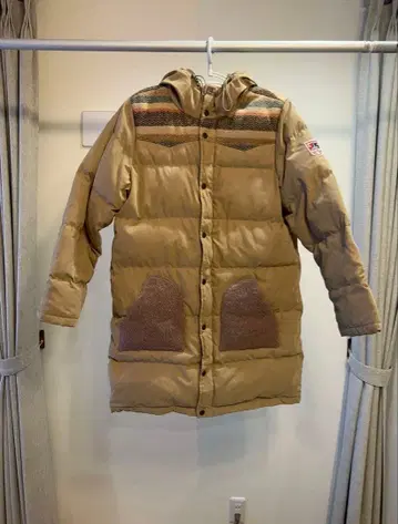 후드 부착 베이지 다운 자켓 TITICACA 티티카카