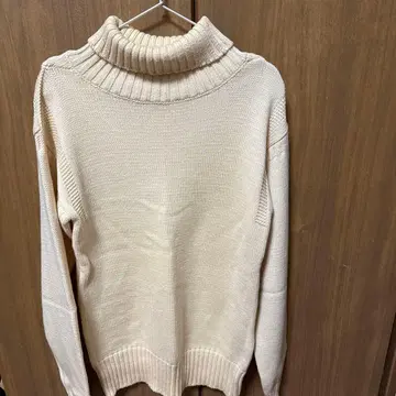 in sync with 터틀넥 니트 46 아이보리