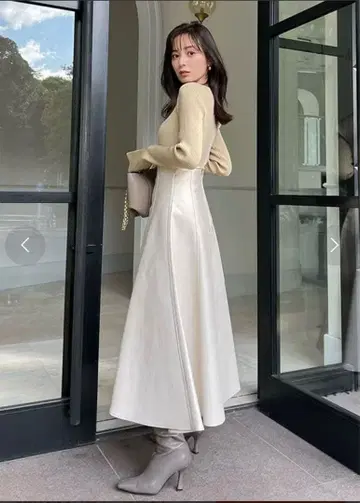 [ 새상품급 ] anuans 인조 가죽 플레어 스커트 ( IVORY )