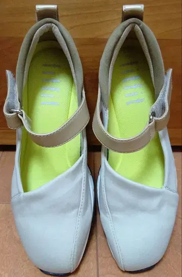 fitfit 베이지 스트랩 포함 플랫슈즈 24cm