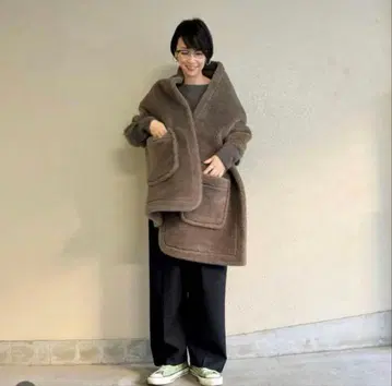 HAUNT 하운트 보아 스톨 다크 베이지 헨미 에밀리 conte