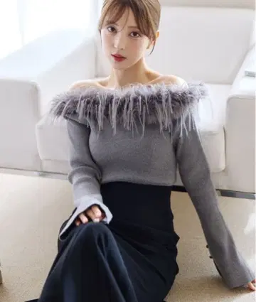 eimy * 페이크 페더 트리밍 오프숄더 니트탑