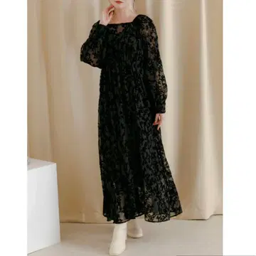 HEYUMM 스퀘어넥 오팔 원피스