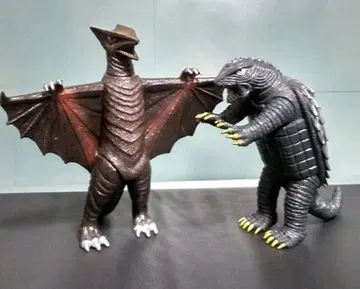 가메라 갸오스 2체 세트 1991년 소프트 비닐