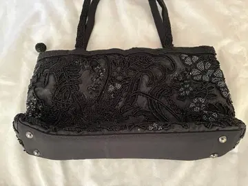 비즈 자수 블랙 핸드백
