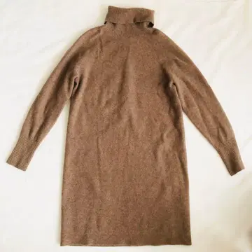 유니클로 3D 프리미엄 라무 니트 터틀넥 원피스 니트 원피스 새상품급