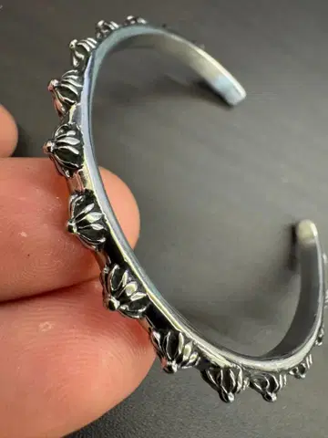 스테인리스 소재 크로스 밴드 뱅글