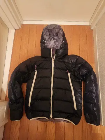 BEAMS 블랙 다운 자켓 후드 부착