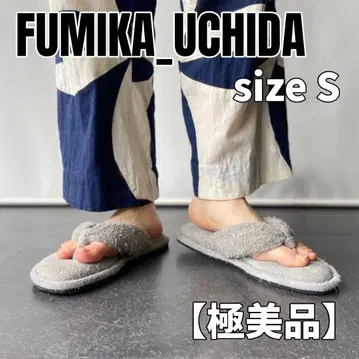 후미카우치다 스웨이드 샌들