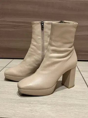 다이애나 베이지 가죽 플랫폼 부츠 새상품급