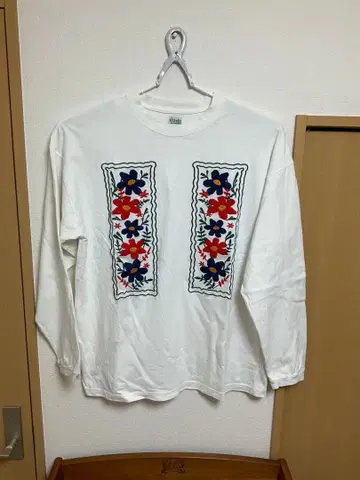 AOZORA 꽃무늬 자수 화이트 긴팔 티셔츠