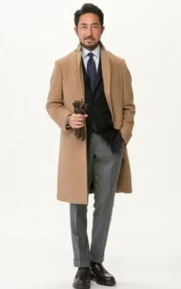유니버설 랭귀지 카멜 베이지 체스터 코트 호시바 착용
