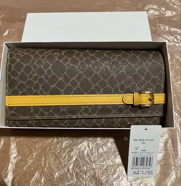 니나리치 장지갑 PVC와 소가죽 콤비 누보 기린 패턴