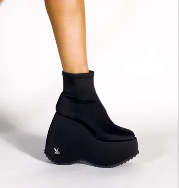 Yello TOKYO BLACK PLATFORM SHORT BOOTS