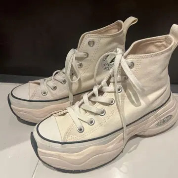 통굽 화이트 하이컷 스니커즈