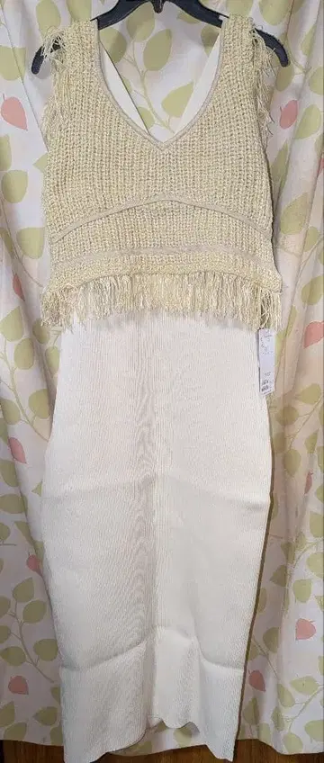 mystic 프린지 장식 슬리브리스 니트 원피스 스트레치 슬릿 있음