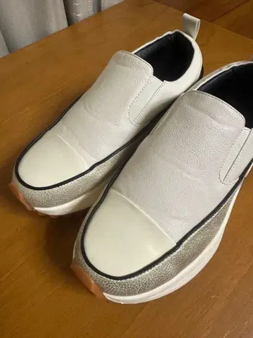 화이트 가죽 슬립온 225