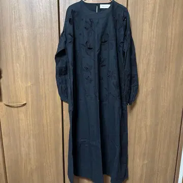 SKALL 블랙 자수 롱 원피스