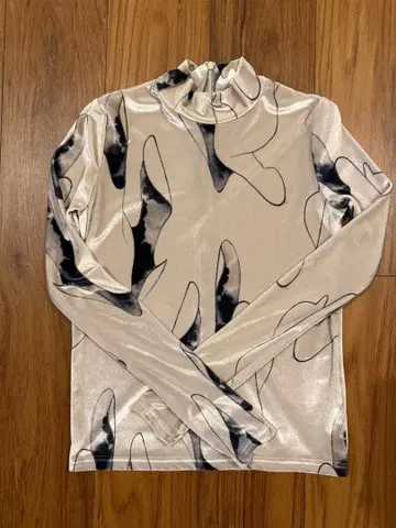 [ 새상품급 ] 라우타시 Lautashi 벨로아 하이넥 상의 스즈키 에미