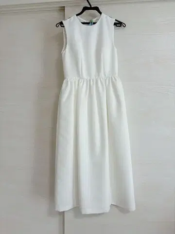 kaene 화이트 레이스 슬리브리스 드레스