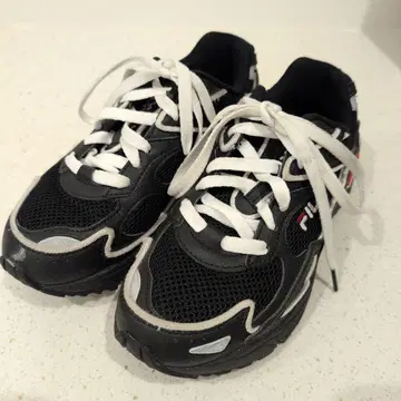 FILA 블랙 스니커즈
