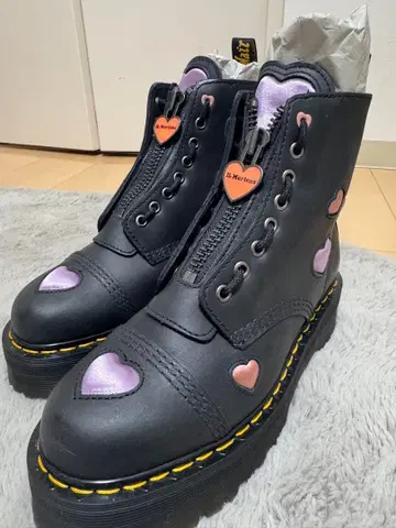 Dr. Martens SINCLAIR Heart LEATHER 부츠