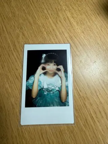 CUTIE STREET 큐스트 이타쿠라 카나 1st 원맨 의상 폴라로이드