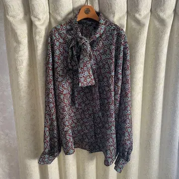 ROSE BUD 볼륨 슬리브 꽃무늬 블라우스