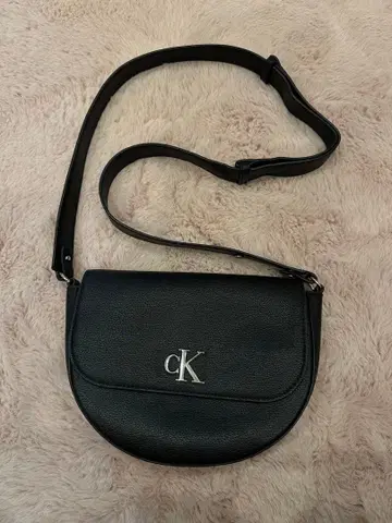 네이비 숄더백과 cK 숄더백 세트