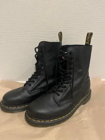 Dr. Martens 1490 블랙 부츠 26cm