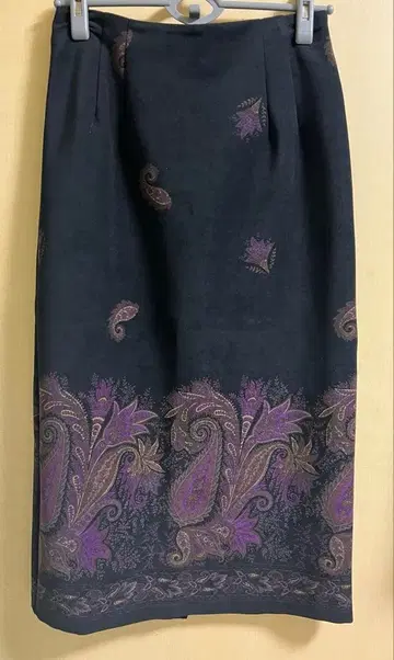 블랙 페이즐리 무늬 타이트 스커트 아라모아나SC