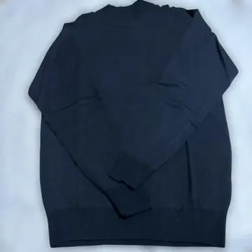 블랙 터틀넥 니트